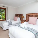 Spacious Family Home In Constantia With Pool