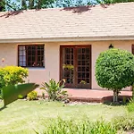 Spacious Family Home In Constantia With Pool