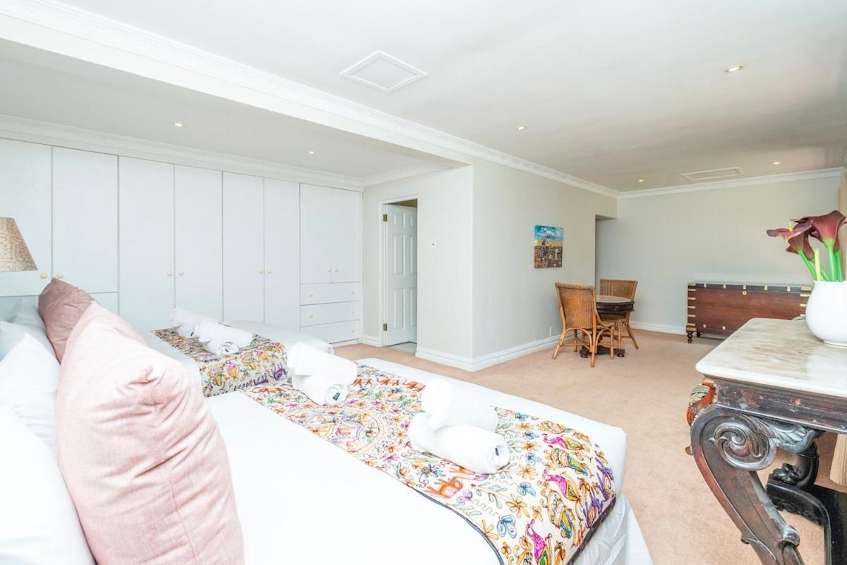Holiday home Spacious Family In Constantia With Pool
