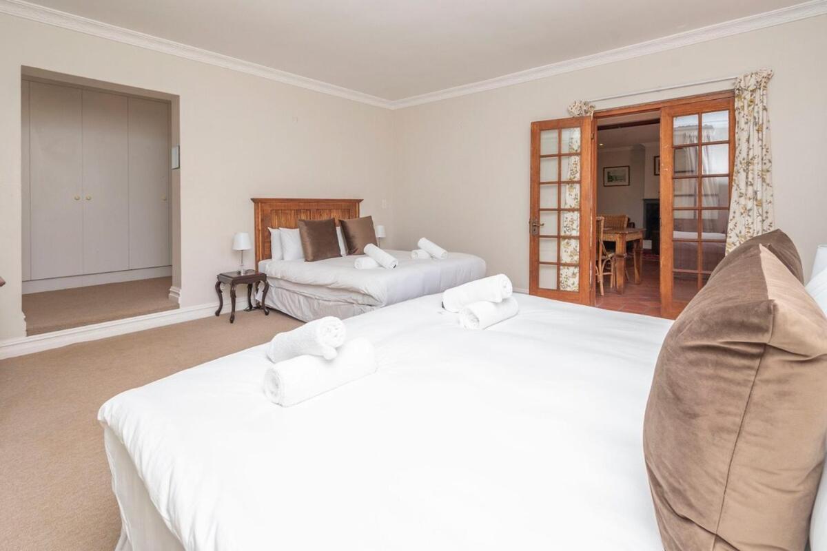 Hébergement de vacances Spacious Family In Constantia With Pool *