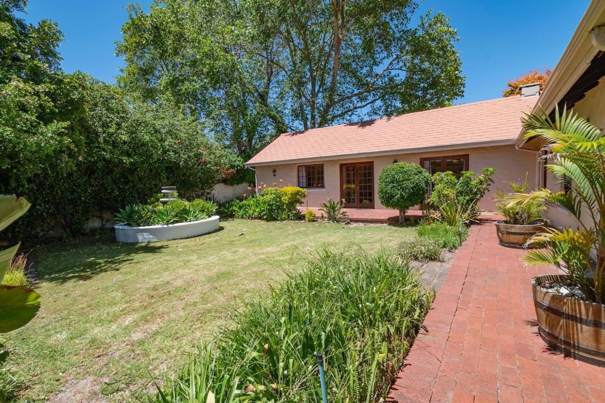 Spacious Family In Constantia With Pool Holiday home