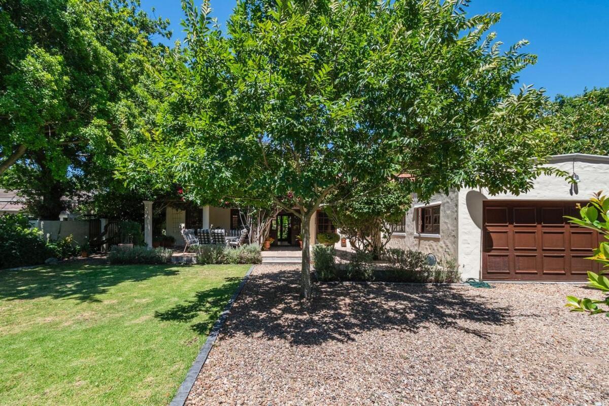 Hébergement de vacances Spacious Family In Constantia With Pool *