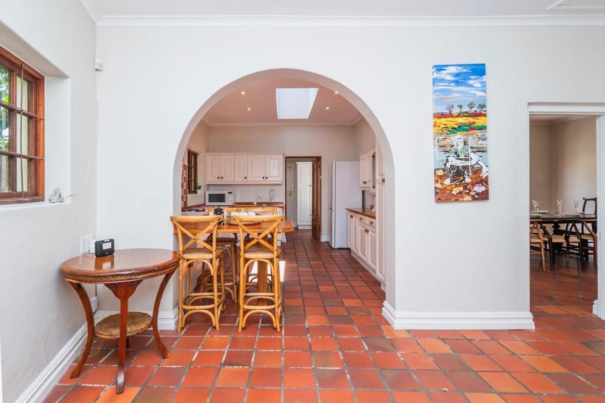 Spacious Family In Constantia With Pool *