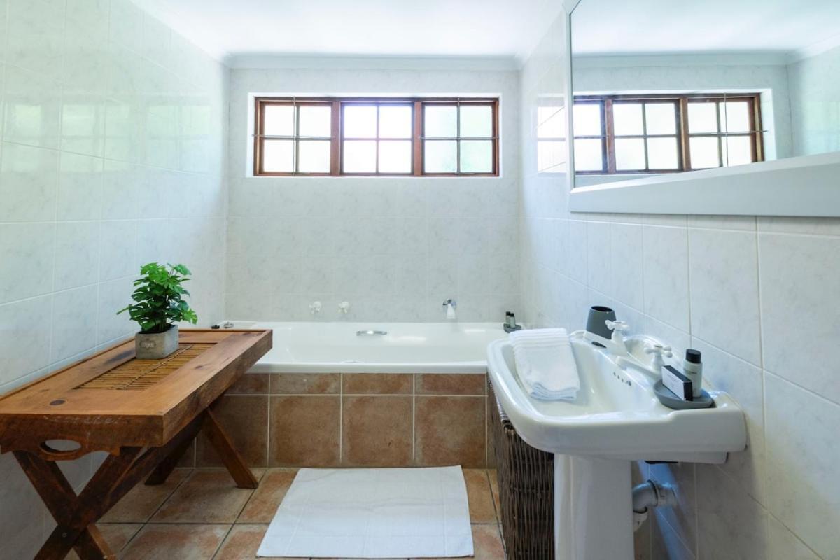 Spacious Family In Constantia With Pool Hébergement de vacances