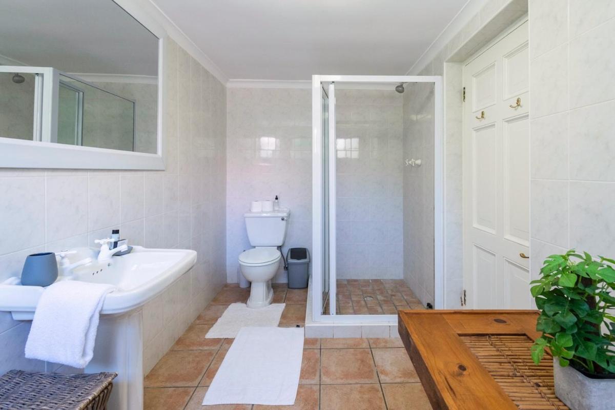 Spacious Family In Constantia With Pool Hébergement de vacances Le Cap