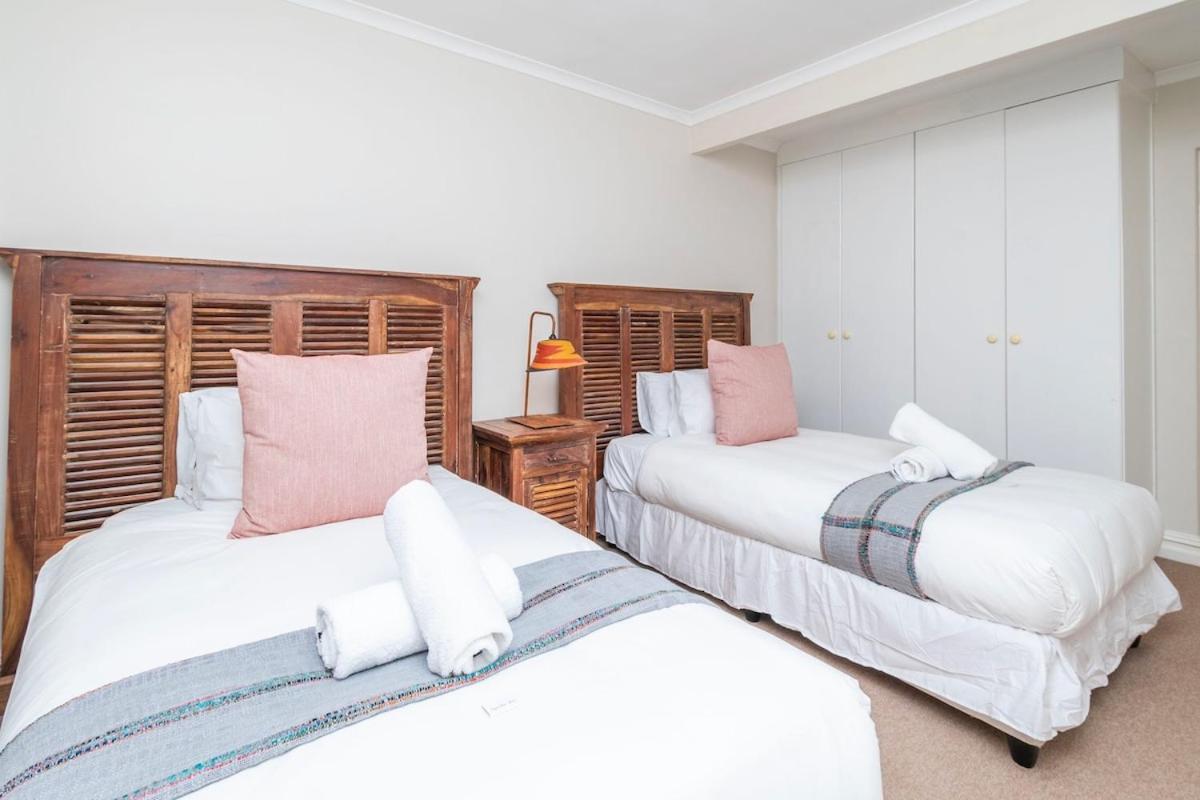 Spacious Family In Constantia With Pool Le Cap