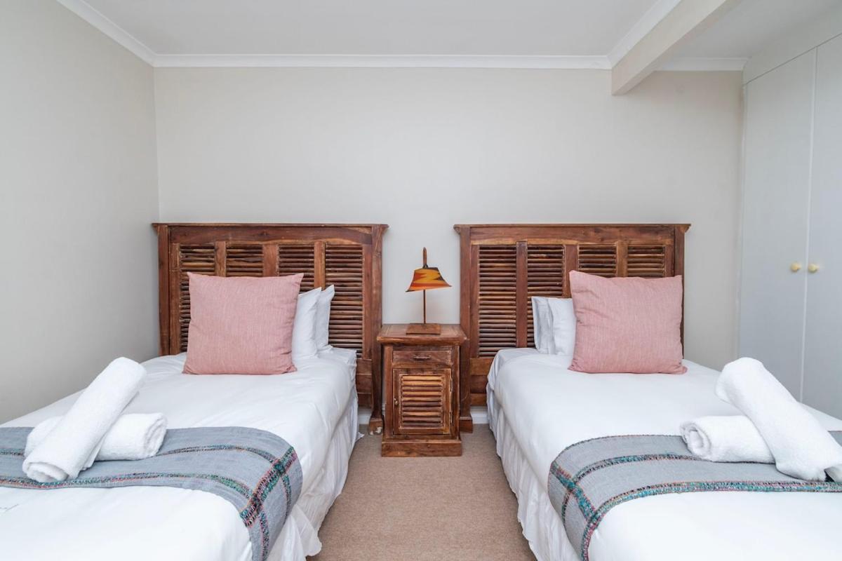 Spacious Family In Constantia With Pool * Cape Town