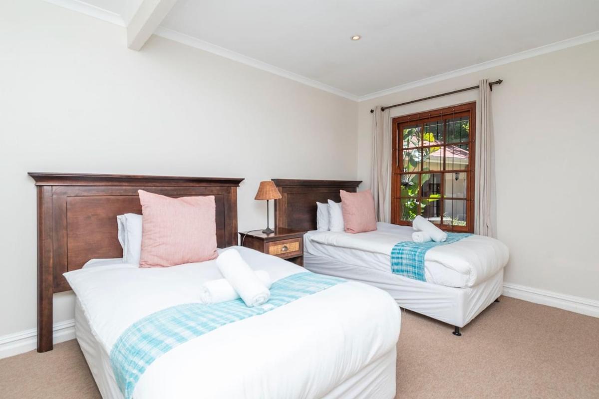 Hébergement de vacances Spacious Family In Constantia With Pool