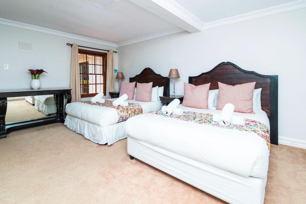 Holiday home Spacious Family In Constantia With Pool *