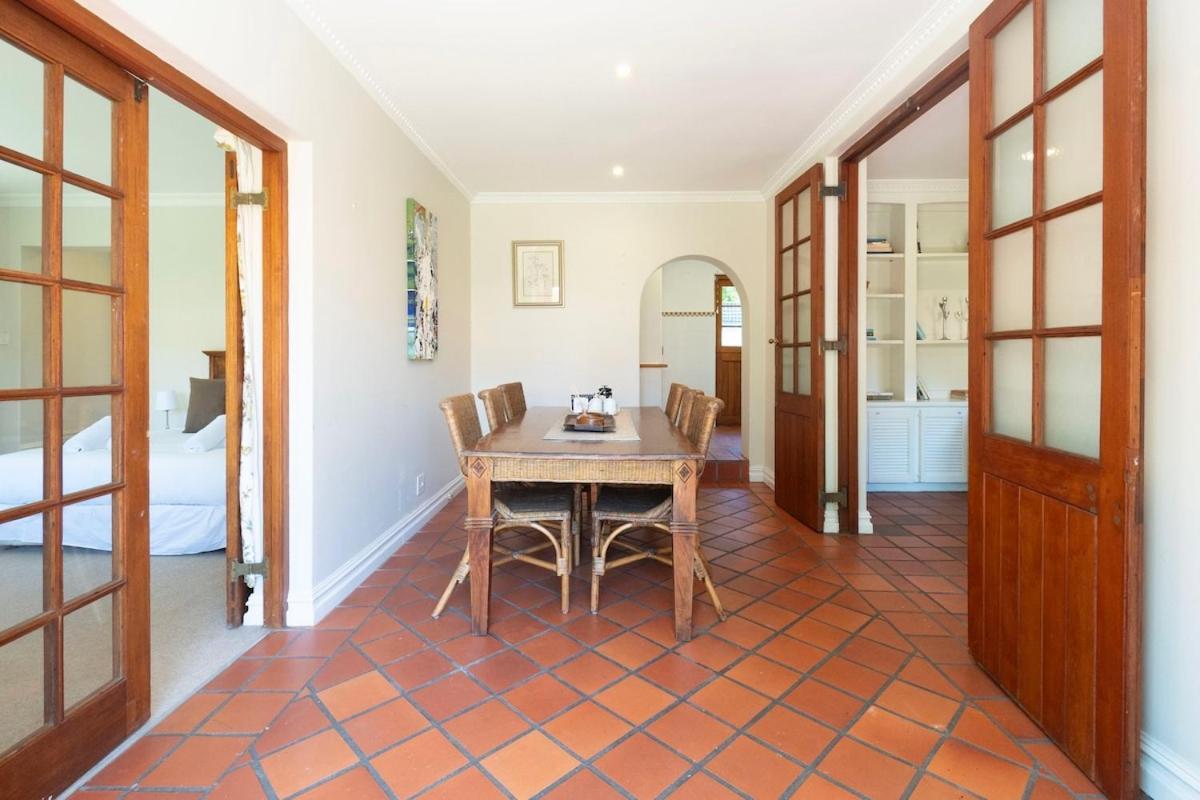 Spacious Family In Constantia With Pool