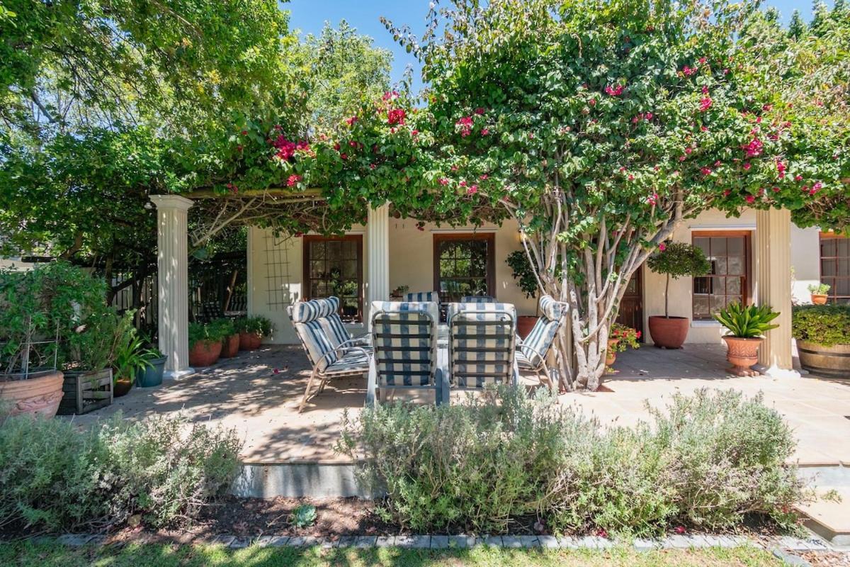 Hébergement de vacances Spacious Family In Constantia With Pool *