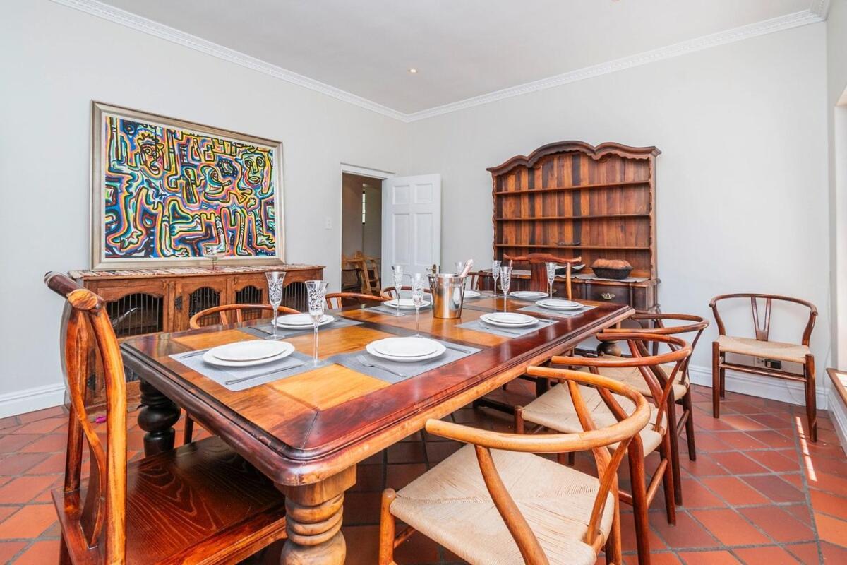 Hébergement de vacances Spacious Family In Constantia With Pool Le Cap