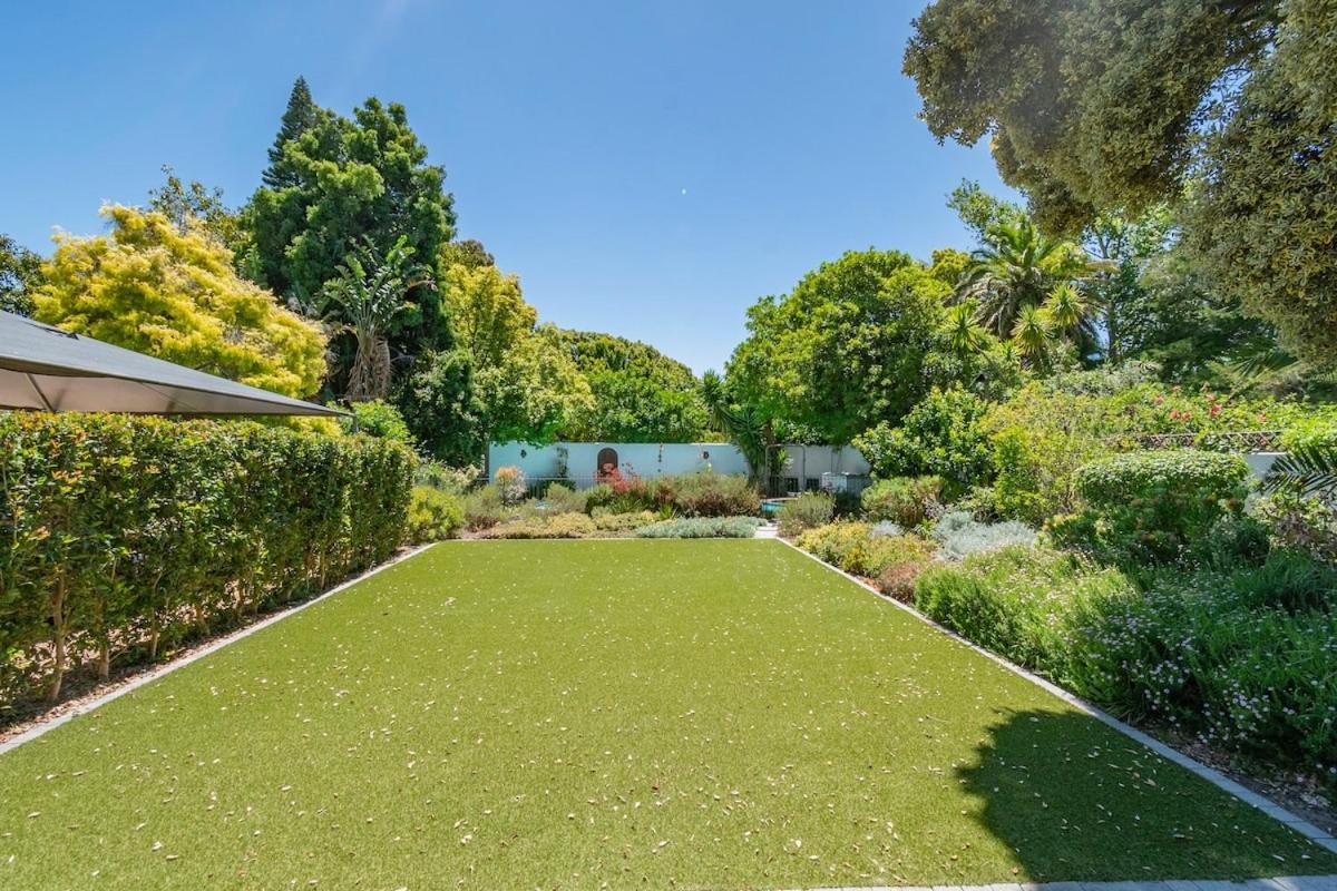 Spacious Family In Constantia With Pool Hébergement de vacances