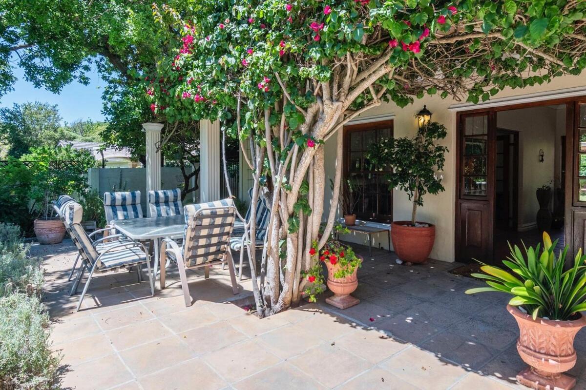 Holiday home Spacious Family In Constantia With Pool