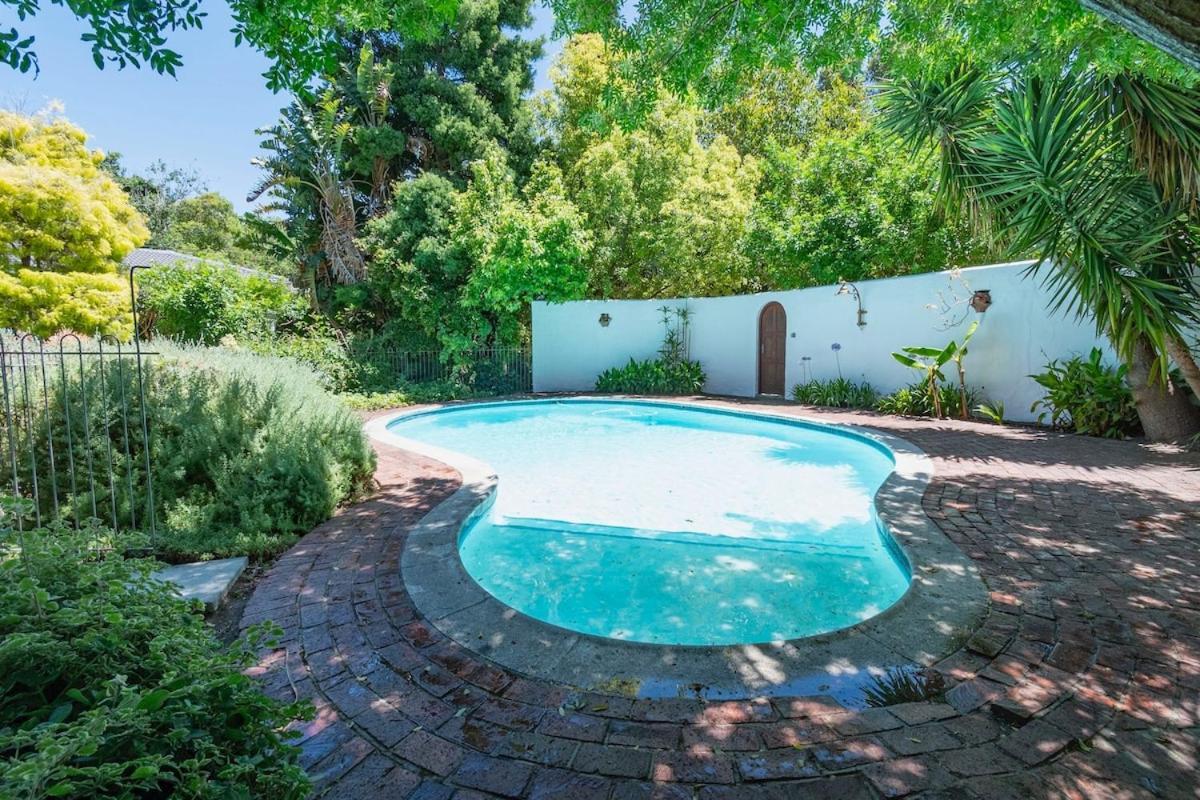Holiday home Spacious Family In Constantia With Pool *