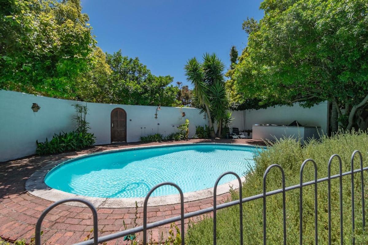Spacious Family In Constantia With Pool *