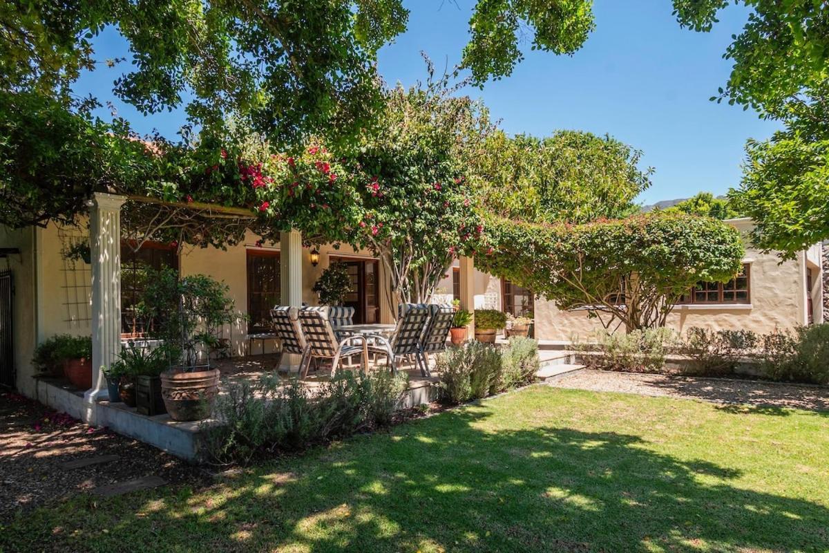 Hébergement de vacances Spacious Family In Constantia With Pool Le Cap
