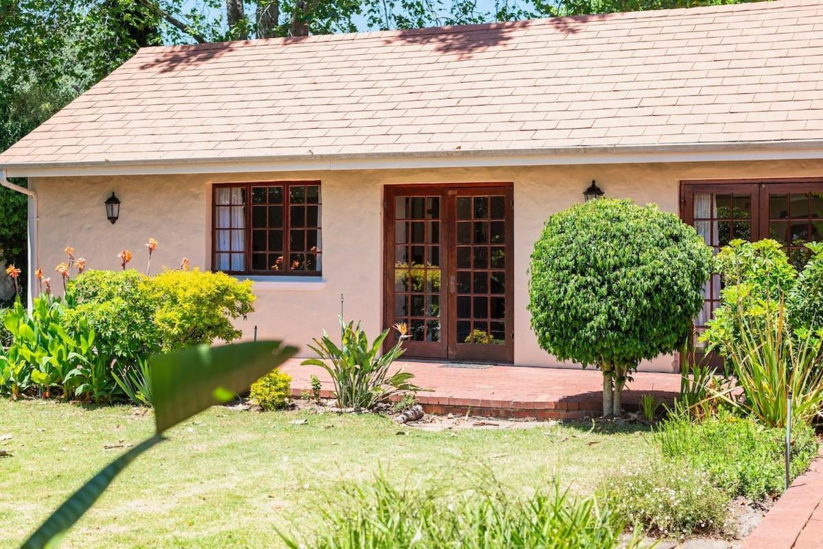 Spacious Family In Constantia With Pool Le Cap